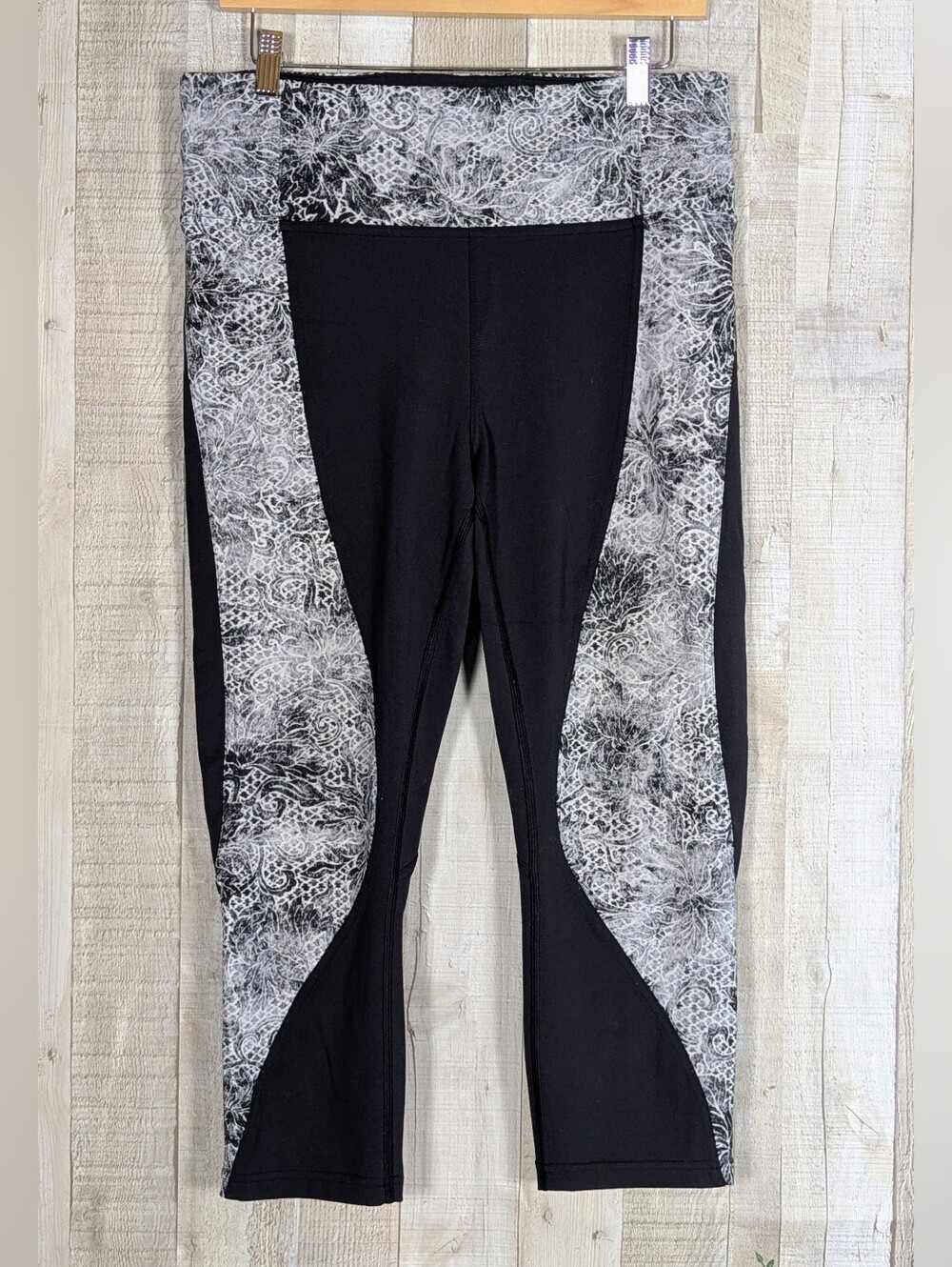 Lululemon Run: Inspire Crop II Black White Floral Print Crop Leggings Size 8